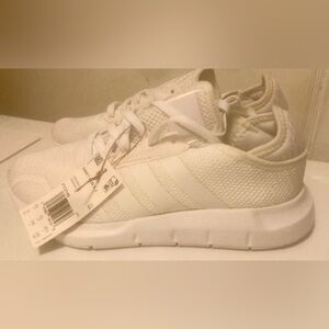 Adidas FY2149 White Mesh Womens Swift Run X Shoes Size 5.5 New With Tags
